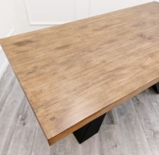 Axel Dining Table