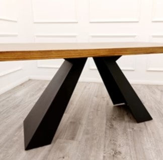 Axel Dining Table